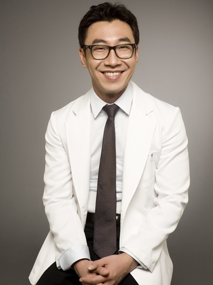 디바성형외과 김종명 원장