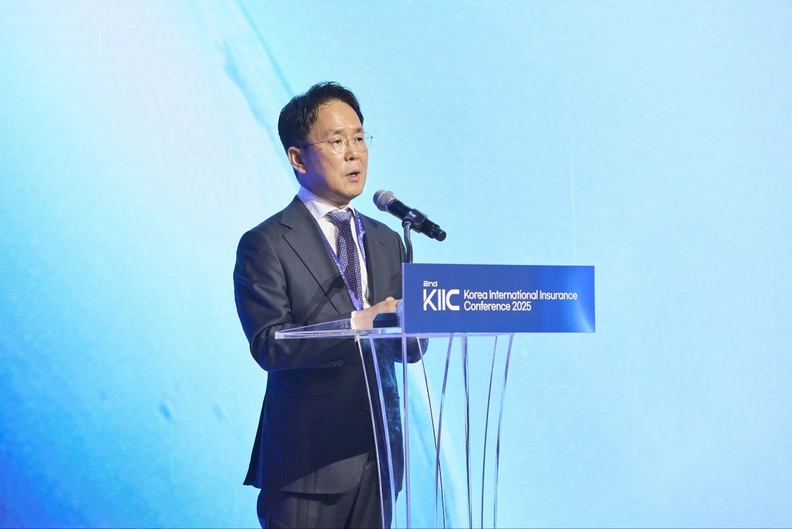 국내 최대 글로벌 보험 컨퍼런스 '제2회 KIIC' 개최_삼성화재 이문화 사장이 발언하고 있다.