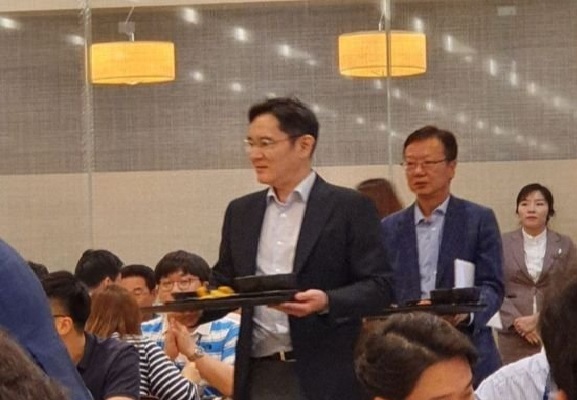 삼성전자 이재용 회장(사진 가운데)
