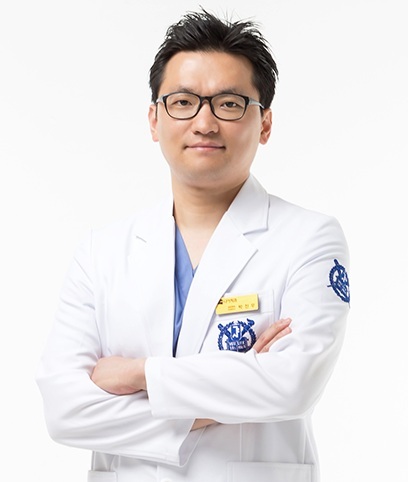 서울니어치과 신사점 박진우 원장