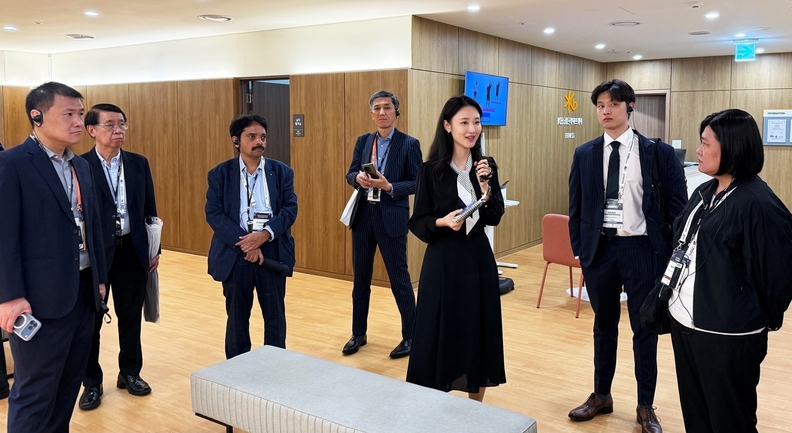 24일(수) 글로벌 생명보험사 CEO 및 임원단이 KB골든라이프케어 평창 카운티를 방문해, 벤치마킹 투어를 진행하고 있다.