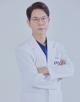 디엠성형외과 유원민 원장