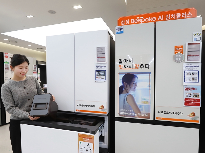 롯데하이마트가 김치냉장고 판매 성수기를 맞아 10월 말까지 전국 310여개 매장에서 주요 브랜드 김치냉장고 신제품 중심으로 다양한 할인 행사를 진행한다.