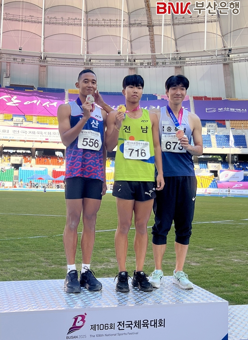BNK부산은행(은행장 방성빈)은 부산은행 육상실업팀 최기만 선수가 지난주에 막을 내린 ‘제106회 전국체육대회’에 참가해 남자 일반부 400미터 허들 부분에서 은메달을 수상했다.