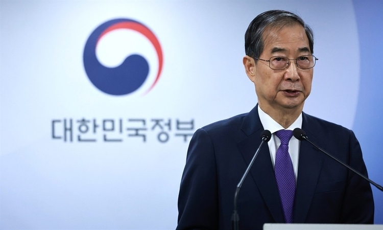 한덕수 권한대행 총리 사임..."중책 내려놓고 더 큰 책임 지겠다"