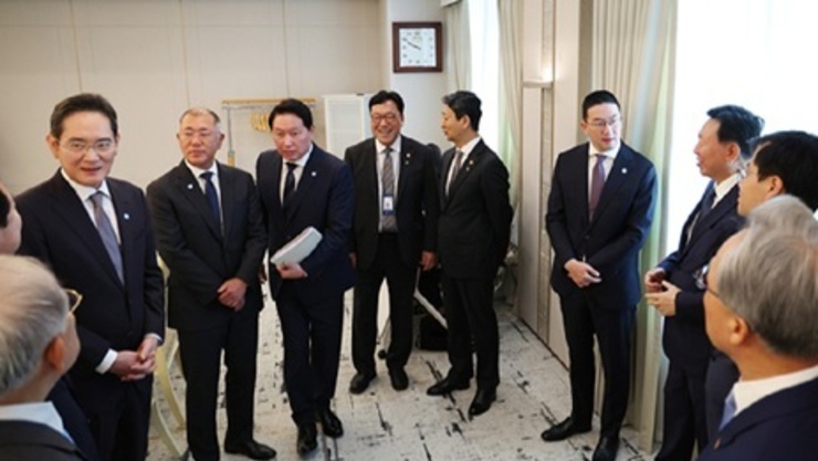 재계 총수, 李대통령 회동서 "민관 공조로 경제위기 극복" 다짐