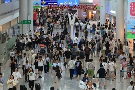 "인천공항 신라·신세계免 재입찰시 임대료 40 하락할 것"