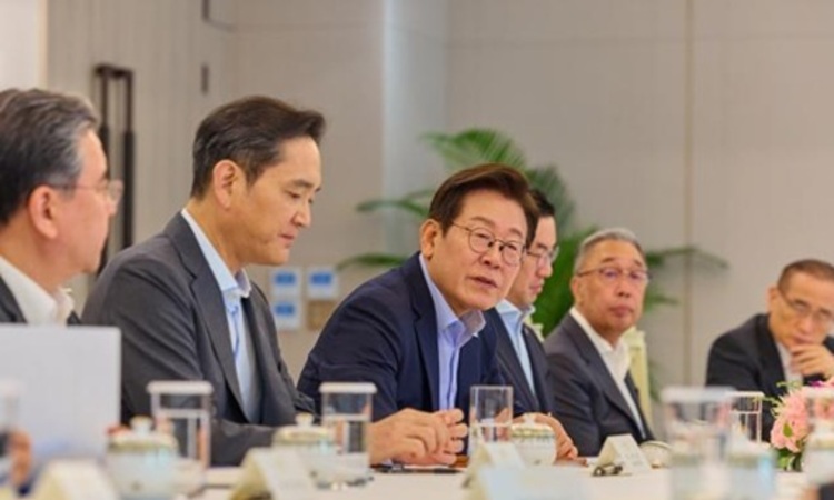 한미회담 앞둔 이재명 대통령, 이재용 등 재계 총수들과 對美투자 전략 논의