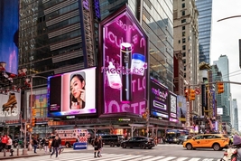 에이피알, 미국 뉴욕 팝업·타임스스퀘어 광고로 미국 공략
