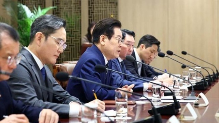 李 대통령 '국내 투자' 당부...재계 총수 "833조 투자·고용 확대" 화답