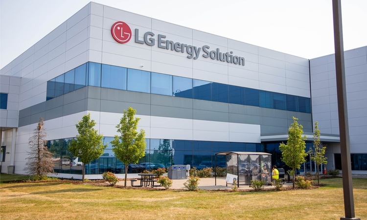 LG에너지솔루션, 벤츠에 2조원 전기차 배터리 공급…미래차 동맹 강화