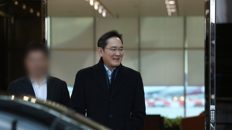 삼성전자 이재용 회장, 한중 경제사절단 일정 마치고 귀국