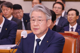 강호동 농협중앙회장, 출장 스위트룸 숙박·이중 보수 논란