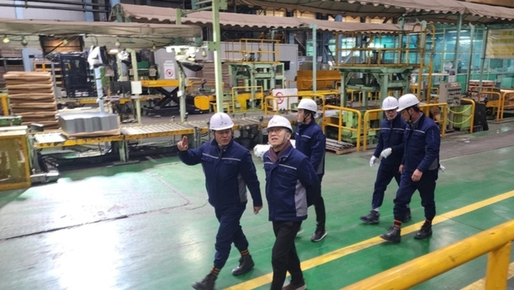 KG그룹 곽재선 회장, 현장경영 속도낸다...생산현장서 근로자와 소통