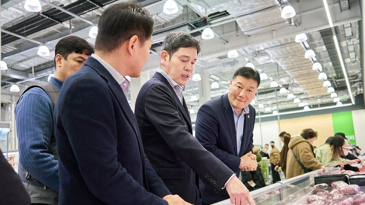 신세계그룹 정용진, 설 앞두고 트레이더스 구월점 현장 점검…“안전·품질이 명절 경쟁”