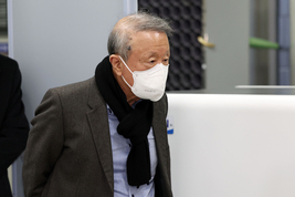 검찰, 홍원식 전 남양유업 회장 일가 회삿돈 유용 의혹 재기수사