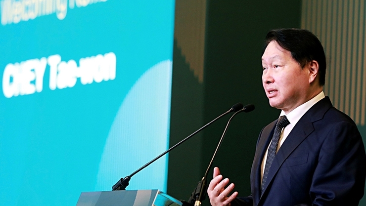 SK 최태원 회장 “AI 대전환기…한·미·일, 함께 생존해법 찾아야”