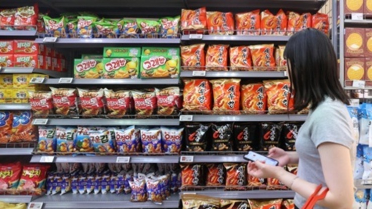 라면·식용유·과자 줄줄이 가격인하…식품업계 “물가안정 동참”