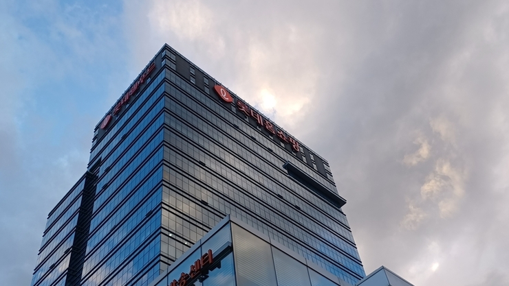 롯데 vs 태광, 롯데홈쇼핑 주총 앞두고 갈등…김재겸 대표 재선임 충돌