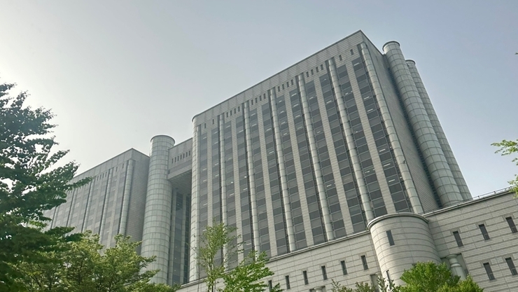 네이버웹툰·카카오엔터, ‘아지툰’ 운영자 상대 승소…20억 배상 판결