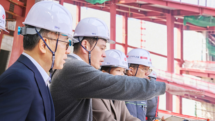 정용진 신세계 회장, ‘스타필드 청라’ 현장 점검…“세계 최고 레저테인먼트 랜드마크로”