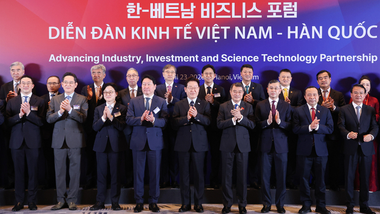 [이슈] 한국 기업들, 베트남 전략 거점으로 시선 전환...“공장에서 파트너로”