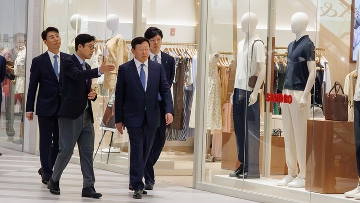 롯데 신동빈 회장, 베트남서 올해 첫 해외 경영…동남아 전략 다시 점검