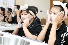 LG생활건강 ESG 교육, 충청권 첫 운영…교실서 탄소중립 배워