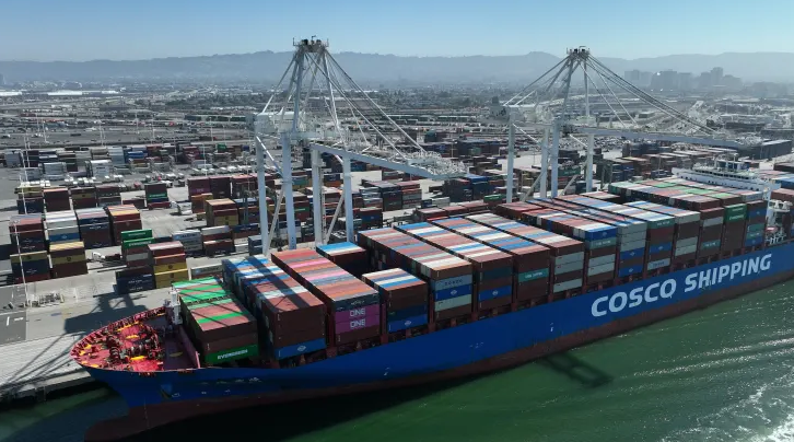 중국 국영 해운 대기업 코스코(COSCO)가 홍해를 통한 이스라엘 항해를 중단했다. (사진=CNBC)
