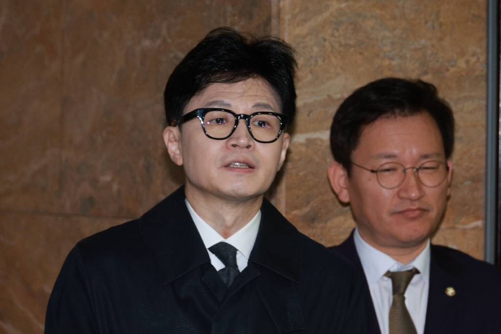 국민의힘 한동훈 비상대책위원장이 22일 오전 국회로 출근하며 취재진 질문에 답하고 있다. (사진=연합뉴스)