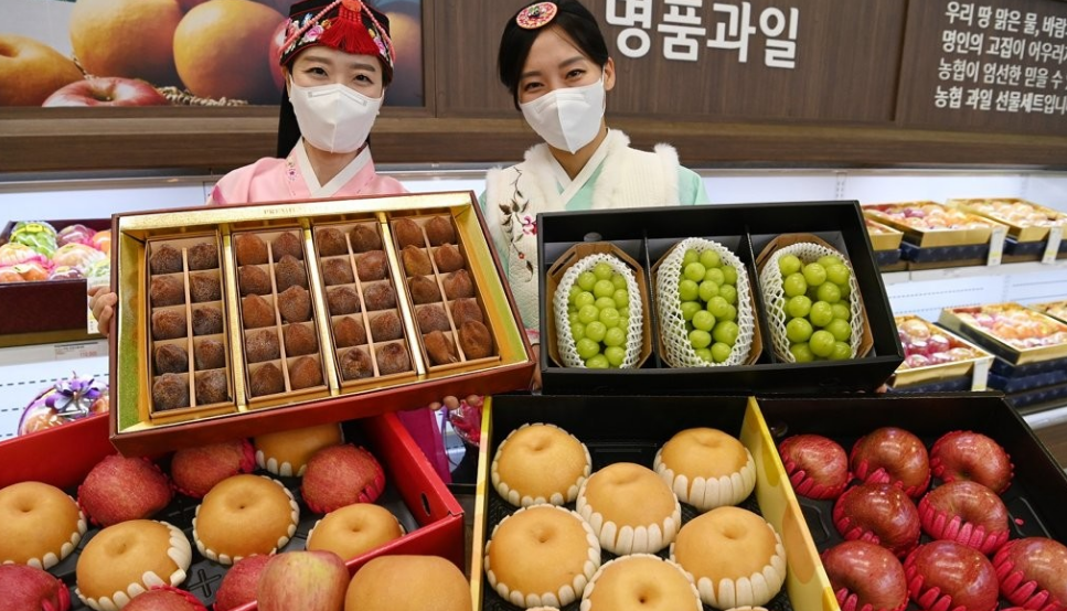 설 명절 선물로 3~5만 원 대의 실속형 과일이 가장 많은 선호도를 나타냈다. (사진=연합뉴스)