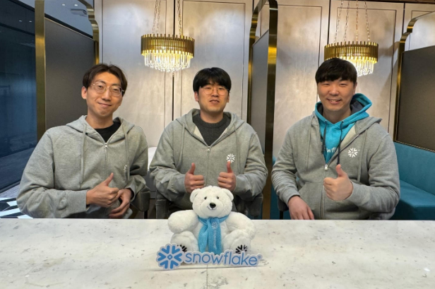 (왼쪽부터) 넥슨 이재면 데이터 엔지니어, 더핑크퐁컴퍼니 한예성 소프트웨어 엔지니어, 메가존클라우드 Cloud SA 데이터팀 최경진 팀장
