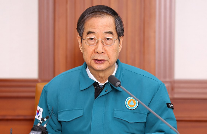 한덕수 국무총리가 지난 3일, 정부서울청사에서 의사 집단행동 관련 중앙재난안전대책본부 회의를 주제하고 있다. (사진=연합뉴스)