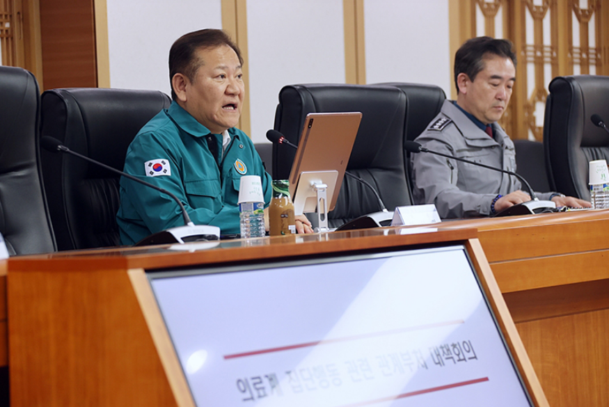 이상민 행정안전부 장관이 지난 2월 21일, 의료계 집단행동 관련 관계부처 대책회의에서 모두발언을 하고 있다. (사진=행정안전부)
